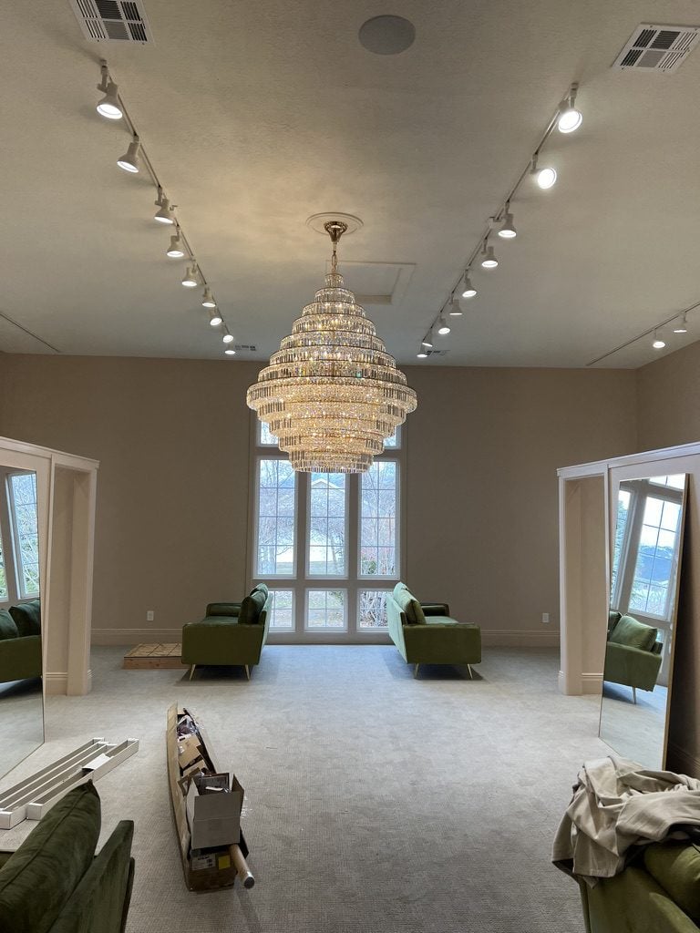 A820B5B1-B521-4A0A-B33C-71C34B3ADE15_1_105_c A large room with track lighting chandelier in Salt Lake City, UT