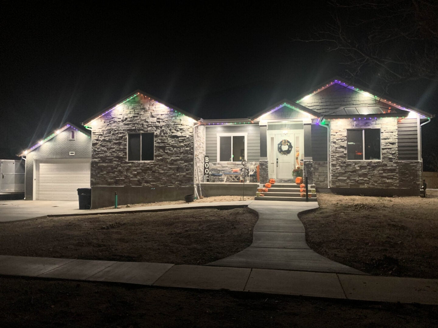 Home generator lighting the exterior of the home in Sandy, UT