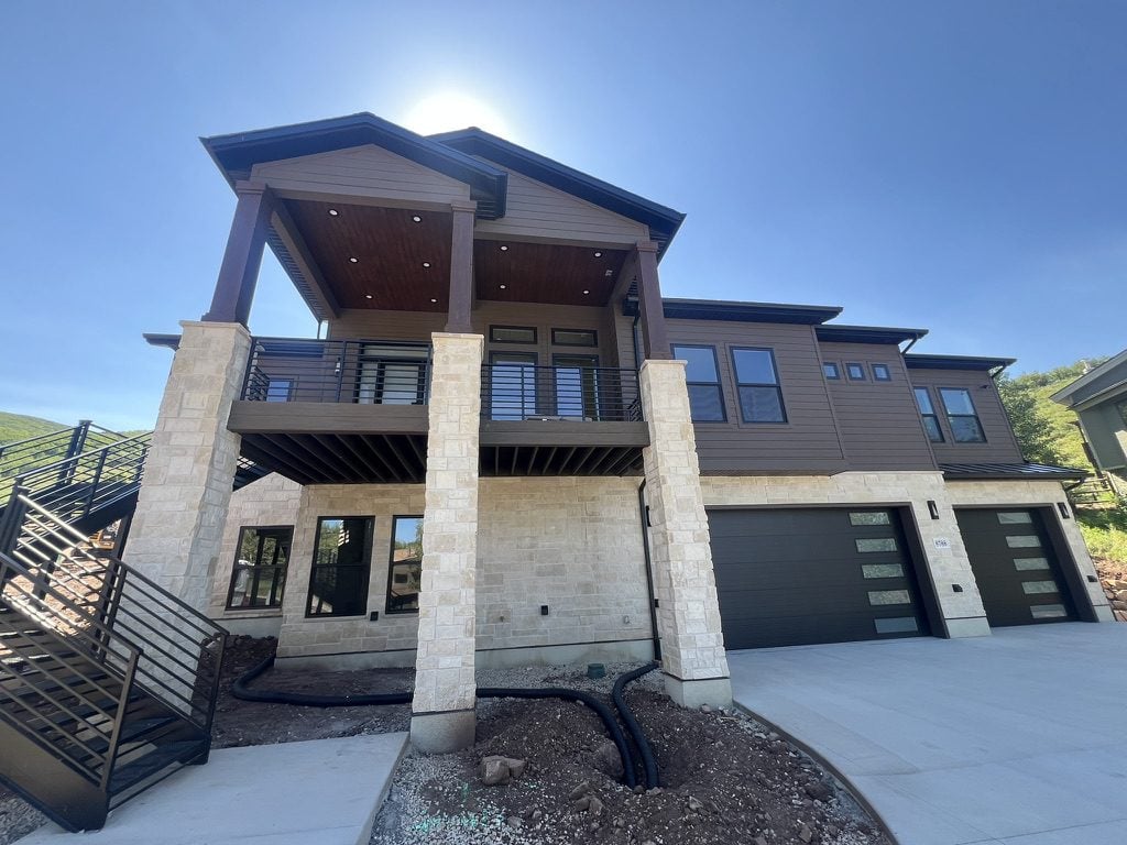 11833395-F822-4571-8603-C48CA8E67B05_1_105_c Patio lighting installation in Park City